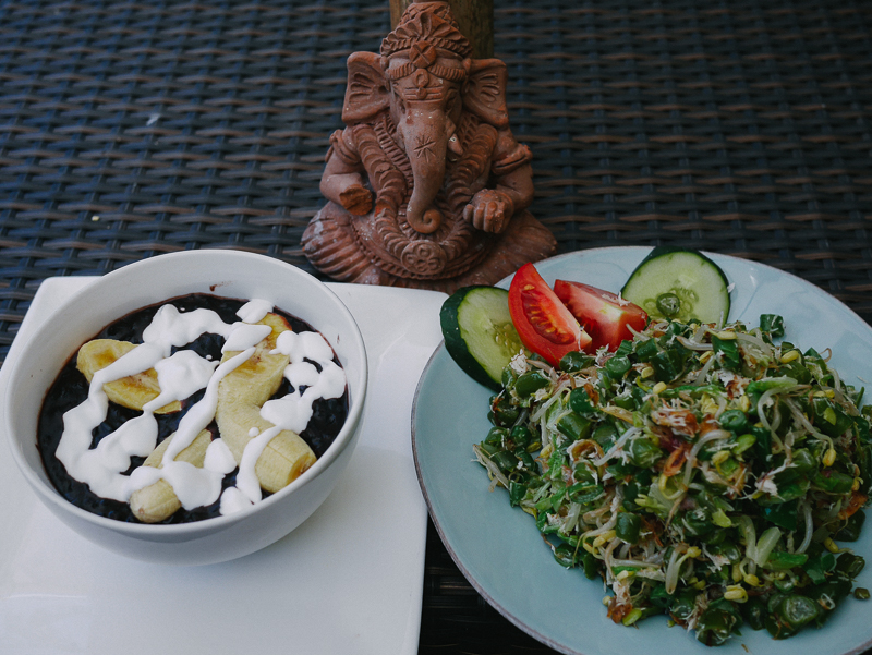 32 food black rice pudding and urap urap sayur