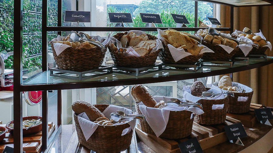 the-salad-room-tapenade-discovery-primea-bread-side