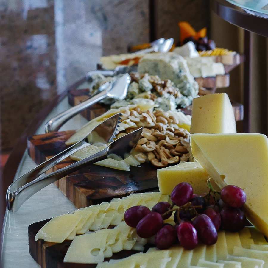 the-salad-room-tapenade-discovery-primea-cheese-side