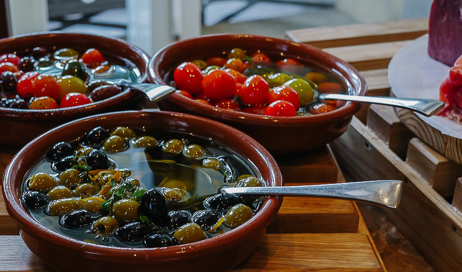 the-salad-room-tapenade-discovery-primea-olives-tomatoes